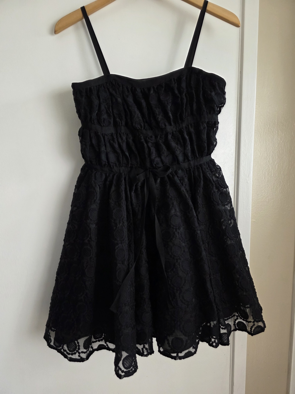 Pearl Black Lace Spaghetti-Strap Party Dress